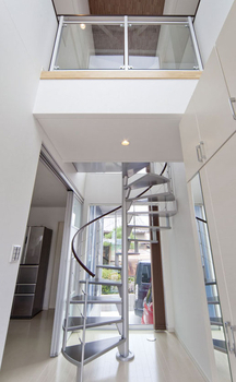 Art Yoshikawa設計事務所 吉川住建 大きな窓から射し込む光で、家中が開放感＋明るさ満点。片流れ屋根の太陽光発電で家計にも優しい家づくりの建築実例画像4