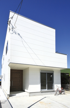 Art Yoshikawa設計事務所 吉川住建 光と風、デザイン性にこだわって、建築家と創る理想の家。キッチンからも子どもに目が届く間取りが嬉しいの建築実例画像1