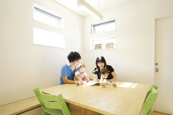 Art Yoshikawa設計事務所 吉川住建 光と風、デザイン性にこだわって、建築家と創る理想の家。キッチンからも子どもに目が届く間取りが嬉しいの建築実例画像3