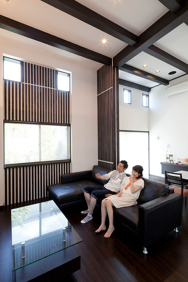 Art Yoshikawa設計事務所 吉川住建 【建物本体価格2000万円台】和を意識したデザイン。ダイニングと庭をつなぐ土間空間も「気に入っています」の建築実例画像2