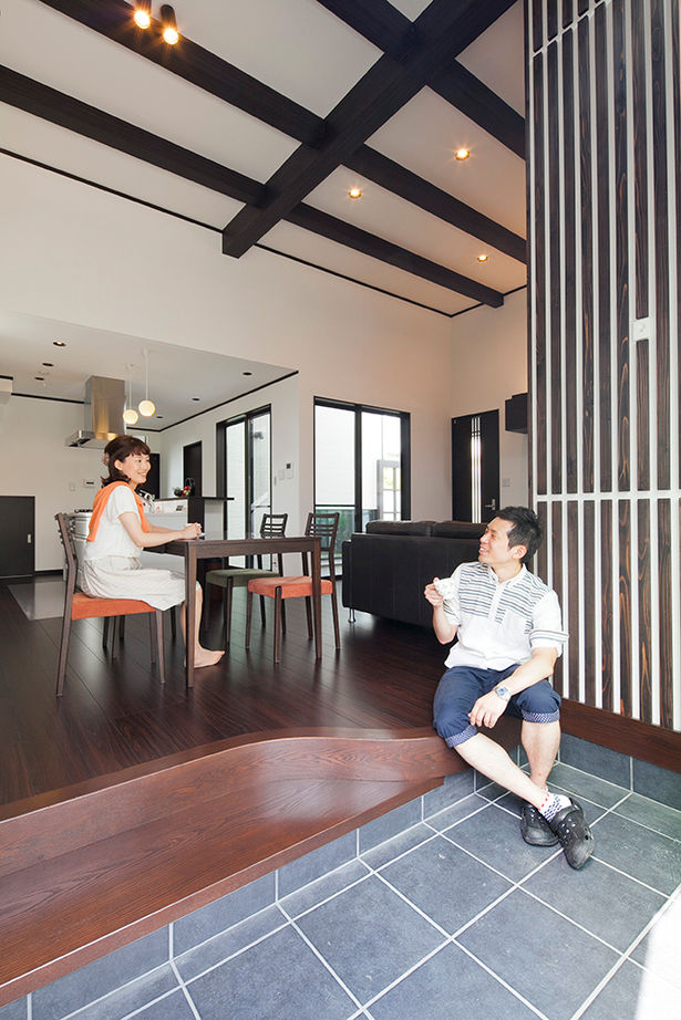 Art Yoshikawa設計事務所 吉川住建 【建物本体価格2000万円台】和を意識したデザイン。ダイニングと庭をつなぐ土間空間も「気に入っています」の建築実例画像3