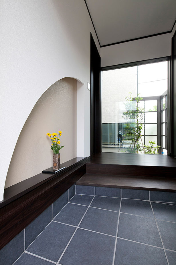 Art Yoshikawa設計事務所 吉川住建 【建物本体価格2000万円台】和を意識したデザイン。ダイニングと庭をつなぐ土間空間も「気に入っています」の建築実例画像6