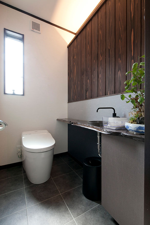 Art Yoshikawa設計事務所 吉川住建 【建物本体価格2000万円台】和を意識したデザイン。ダイニングと庭をつなぐ土間空間も「気に入っています」の建築実例画像9