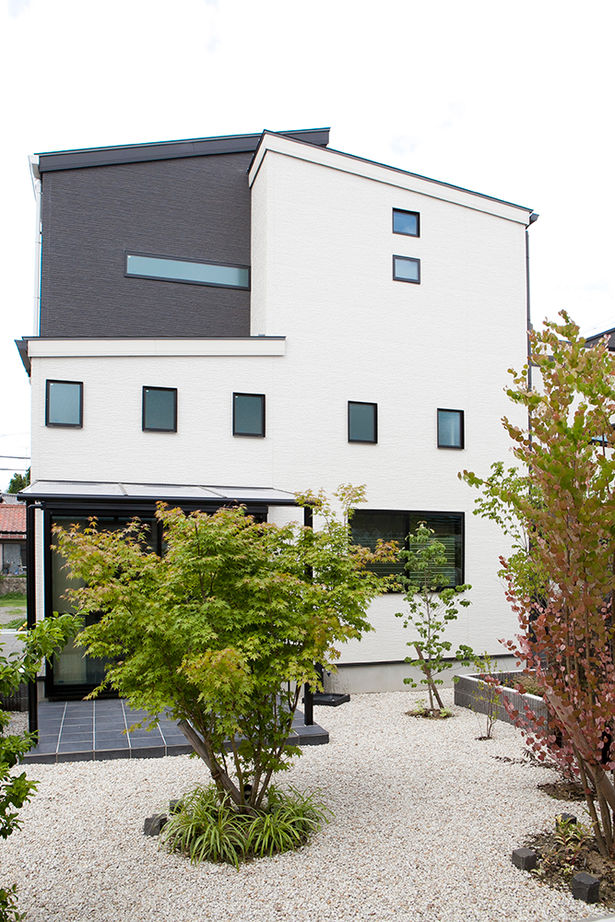 Art Yoshikawa設計事務所 吉川住建 【建物本体価格2000万円台】和を意識したデザイン。ダイニングと庭をつなぐ土間空間も「気に入っています」の建築実例画像11