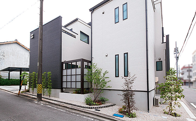 Art Yoshikawa設計事務所 吉川住建 【建物本体価格2000万円台】和を意識したデザイン。ダイニングと庭をつなぐ土間空間も「気に入っています」の建築実例画像12