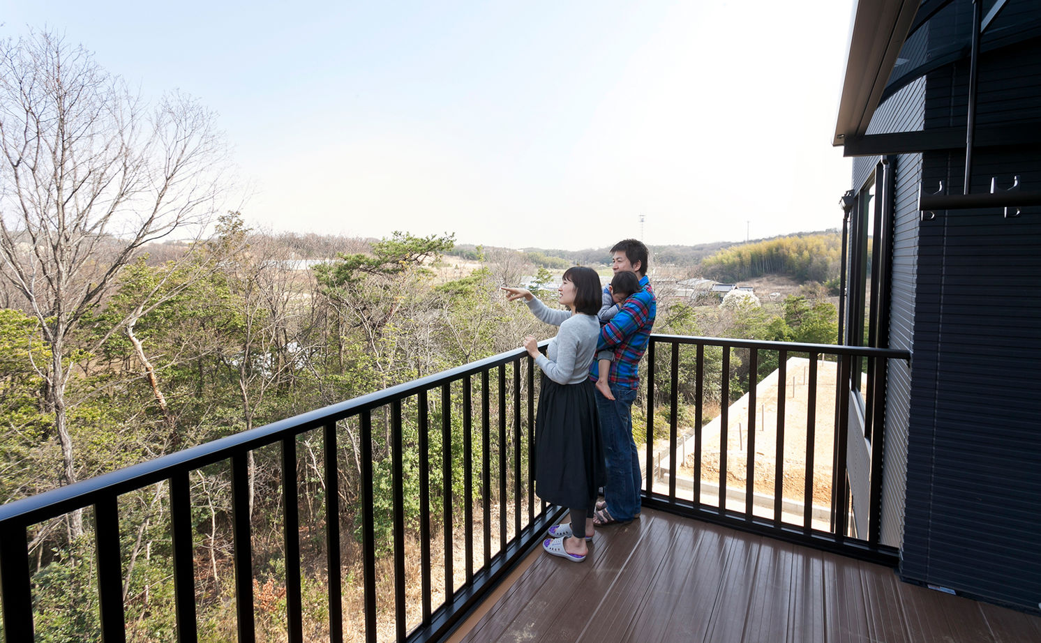 Art Yoshikawa設計事務所 吉川住建 【長久手市|1000万円台|30坪台|スキップフロア】2階リビングの大きな窓はまるで額縁！ナチュラルな家の建築実例画像4