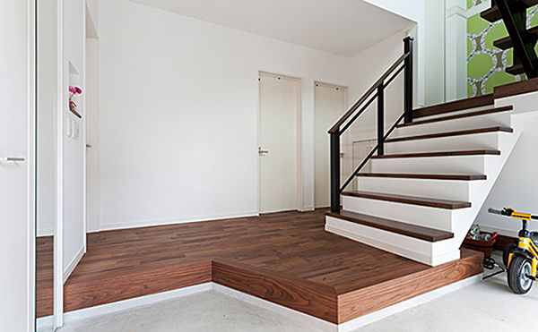 Art Yoshikawa設計事務所 吉川住建 【長久手市|1000万円台|30坪台|スキップフロア】2階リビングの大きな窓はまるで額縁！ナチュラルな家の建築実例画像6