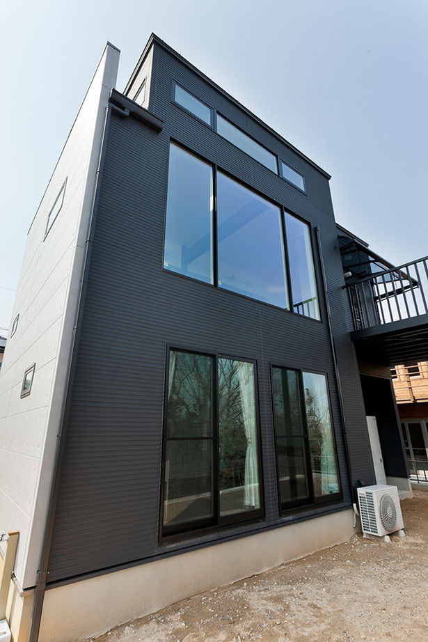 Art Yoshikawa設計事務所 吉川住建 【長久手市|1000万円台|30坪台|スキップフロア】2階リビングの大きな窓はまるで額縁！ナチュラルな家の建築実例画像10