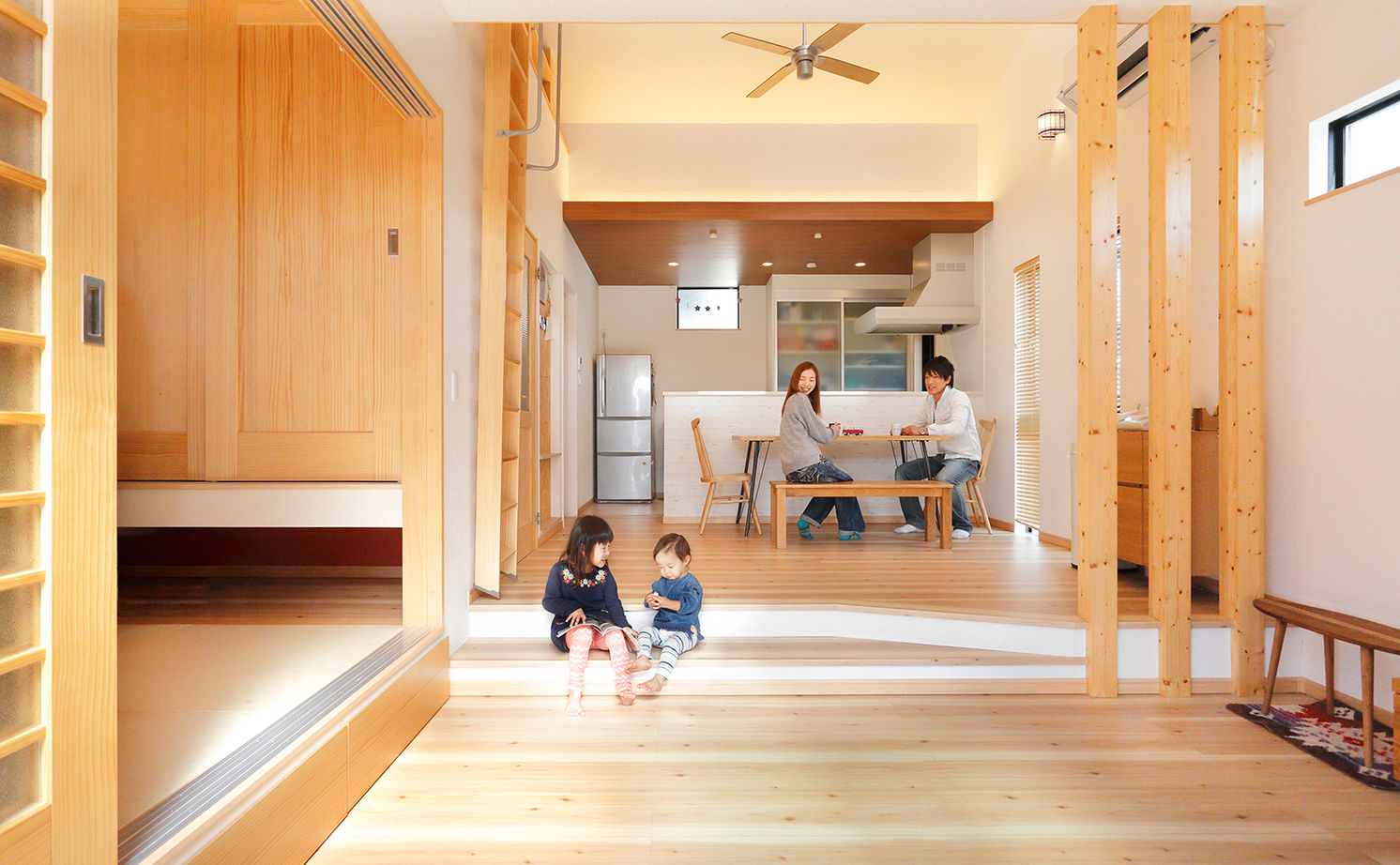 Art Yoshikawa設計事務所 吉川住建 【1000万円台|平屋|30坪台|ウッドデッキ】木の温もりあふれる自慢の平屋　立体的な空間設計で開放感も◎の建築実例画像2