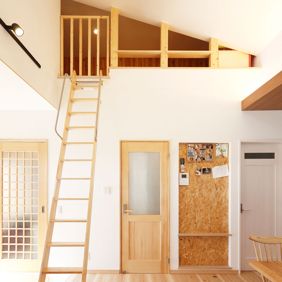 Art Yoshikawa設計事務所 吉川住建 【1000万円台|平屋|30坪台|ウッドデッキ】木の温もりあふれる自慢の平屋　立体的な空間設計で開放感も◎の建築実例画像6