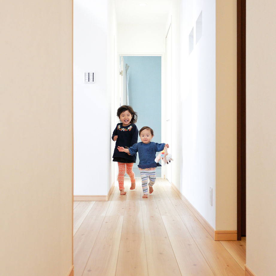 Art Yoshikawa設計事務所 吉川住建 【1000万円台|平屋|30坪台|ウッドデッキ】木の温もりあふれる自慢の平屋　立体的な空間設計で開放感も◎の建築実例画像8