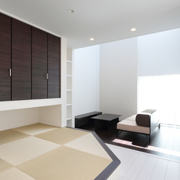 Art Yoshikawa設計事務所 吉川住建 「オモテに窓のない外観のインパクトに惚れ惚れする」オリジナリティあふれるスタイリッシュモダンの家の建築実例画像2