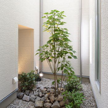 Art Yoshikawa設計事務所 吉川住建 「オモテに窓のない外観のインパクトに惚れ惚れする」オリジナリティあふれるスタイリッシュモダンの家の建築実例画像6