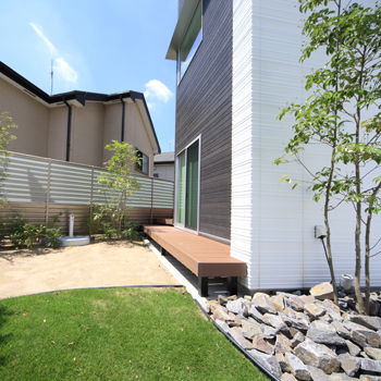 Art Yoshikawa設計事務所 吉川住建 「オモテに窓のない外観のインパクトに惚れ惚れする」オリジナリティあふれるスタイリッシュモダンの家の建築実例画像7