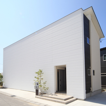 Art Yoshikawa設計事務所 吉川住建 「オモテに窓のない外観のインパクトに惚れ惚れする」オリジナリティあふれるスタイリッシュモダンの家の建築実例画像8