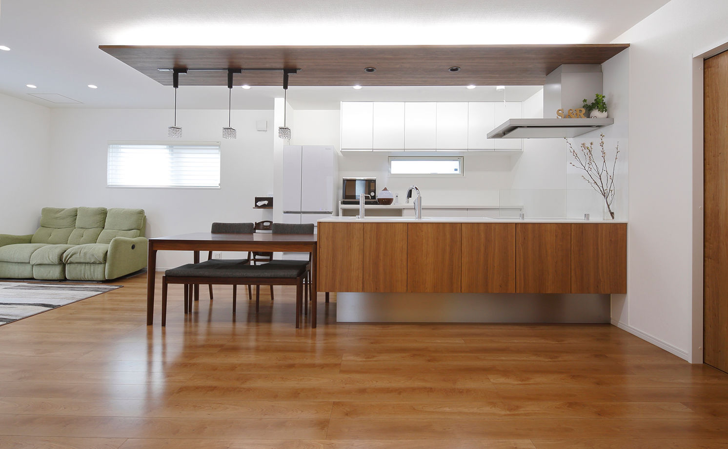 Art Yoshikawa設計事務所 吉川住建 【建物本体価格2000万円台／間取り図あり】広い土間とLDKが繋がる大空間、地震にも強いと良いこと尽くしの建築実例画像4