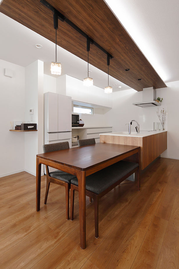 Art Yoshikawa設計事務所 吉川住建 【建物本体価格2000万円台／間取り図あり】広い土間とLDKが繋がる大空間、地震にも強いと良いこと尽くしの建築実例画像6