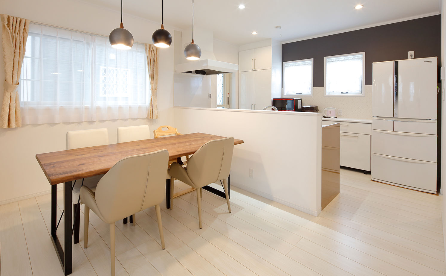 Art Yoshikawa設計事務所 吉川住建 【建物本体価格2000万円台／間取り図あり】建物も土地もすべて希望通り！白亜の欧風デザインが可愛い家の建築実例画像5