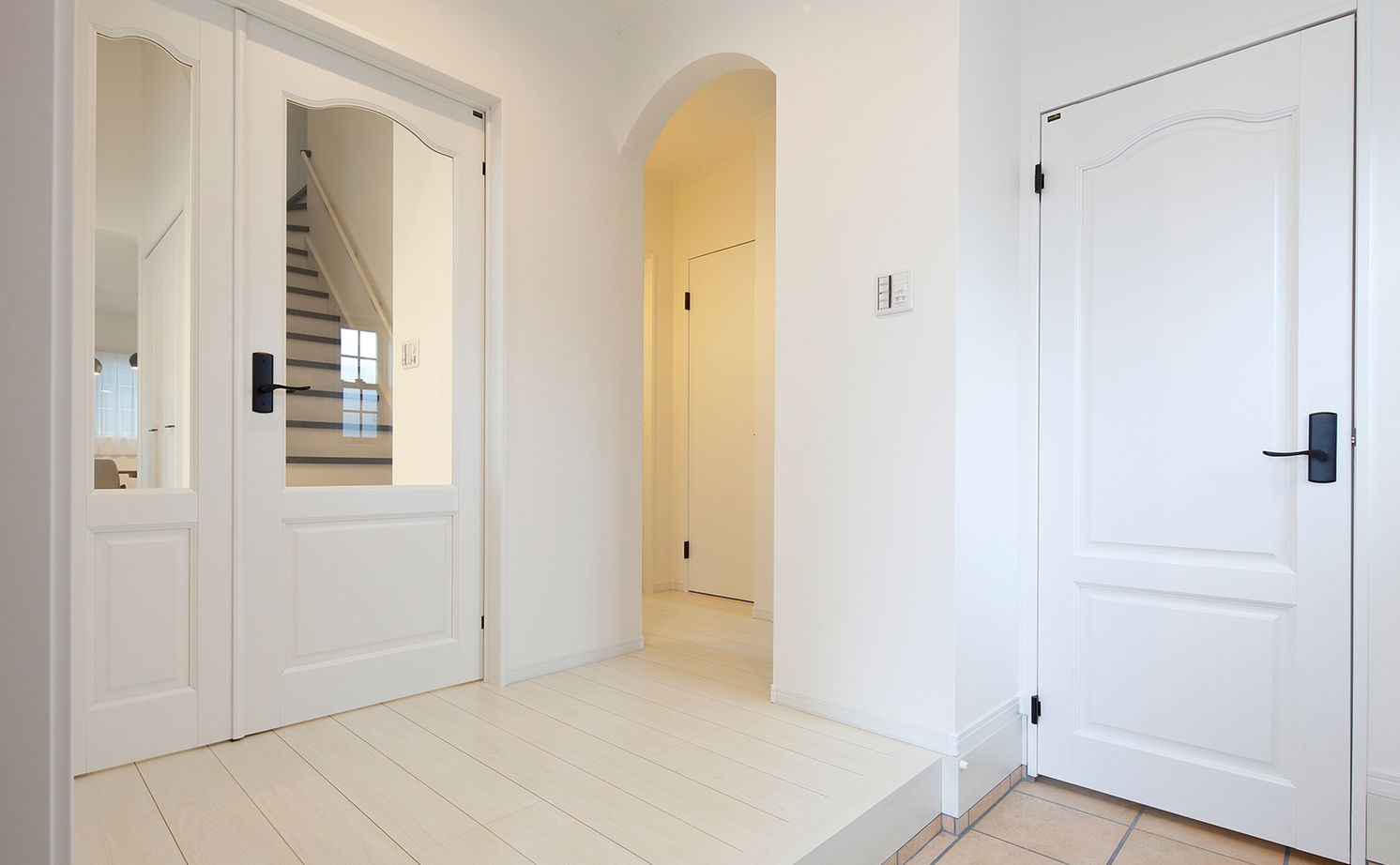 Art Yoshikawa設計事務所 吉川住建 【建物本体価格2000万円台／間取り図あり】建物も土地もすべて希望通り！白亜の欧風デザインが可愛い家の建築実例画像6