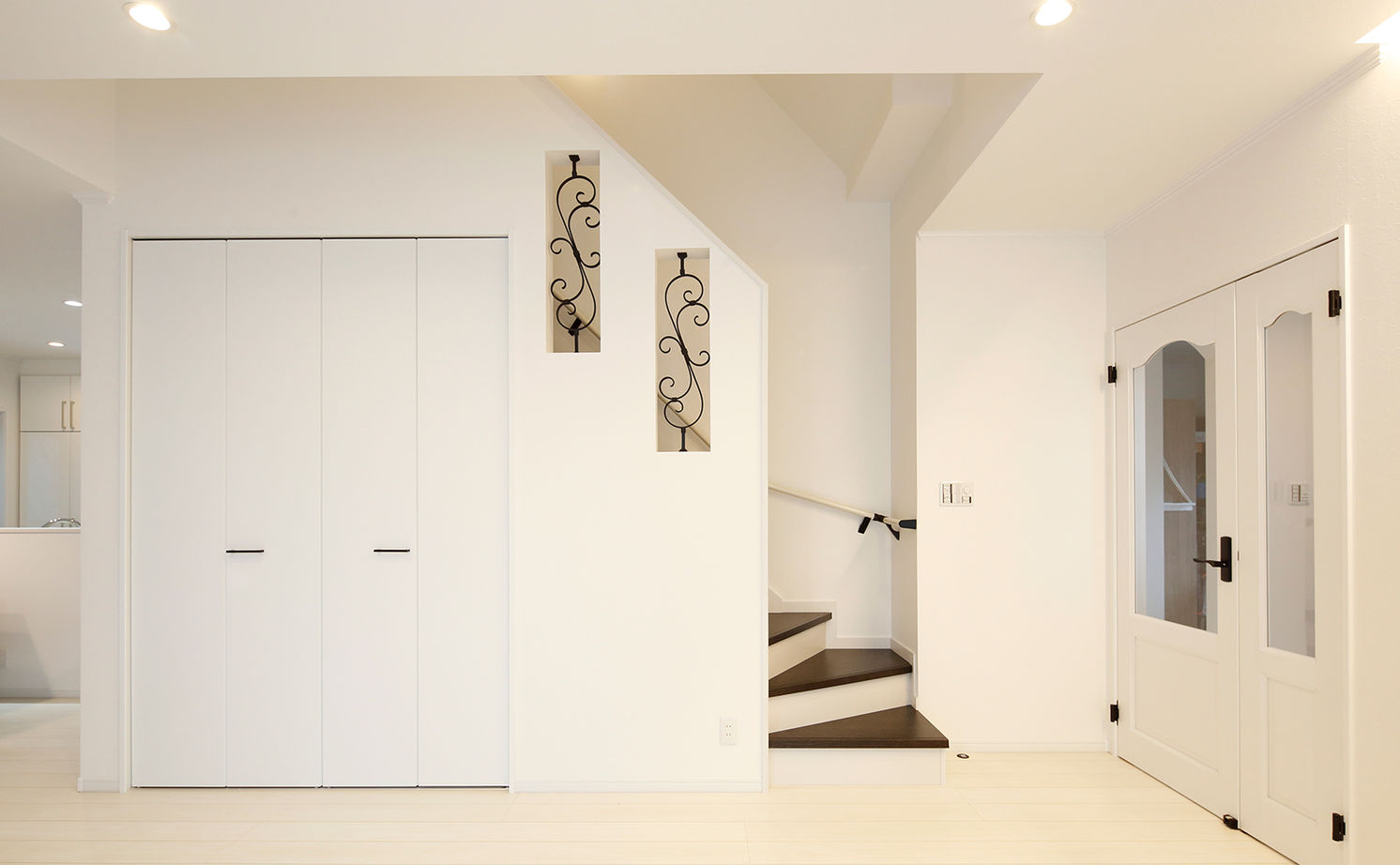 Art Yoshikawa設計事務所 吉川住建 【建物本体価格2000万円台／間取り図あり】建物も土地もすべて希望通り！白亜の欧風デザインが可愛い家の建築実例画像17