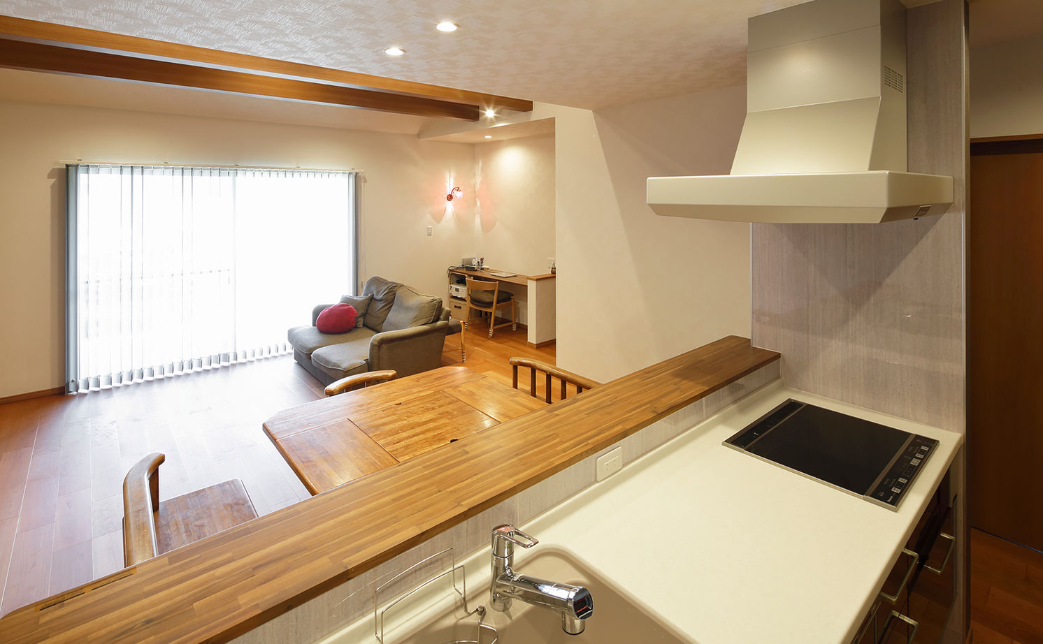 Art Yoshikawa設計事務所 吉川住建 【愛知県|2000万円台|平屋|30坪台|軒のある家】LDKを中心に家中の空間が繋がり、常に家族を感じる平屋の建築実例画像4