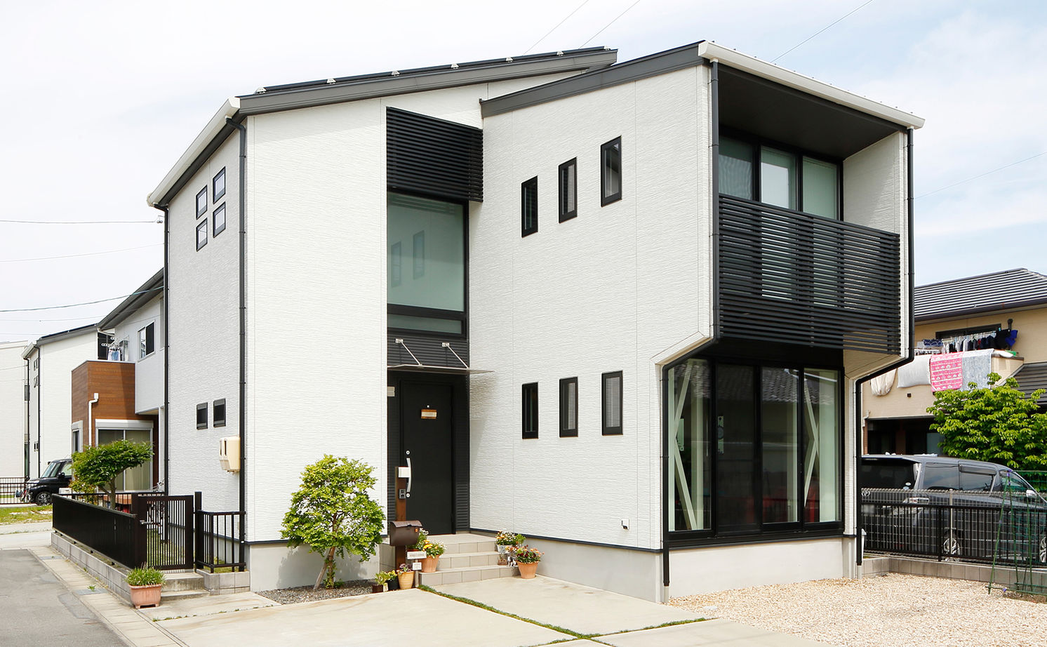 Art Yoshikawa設計事務所 吉川住建 【1000万円台/間取り30坪台/小屋裏/吹き抜け】家事ラク＋らせん階段が魅力。光と風が心地よい家の建築実例画像2