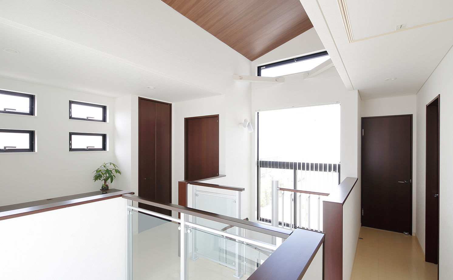 Art Yoshikawa設計事務所 吉川住建 【1000万円台/間取り30坪台/小屋裏/吹き抜け】家事ラク＋らせん階段が魅力。光と風が心地よい家の建築実例画像6