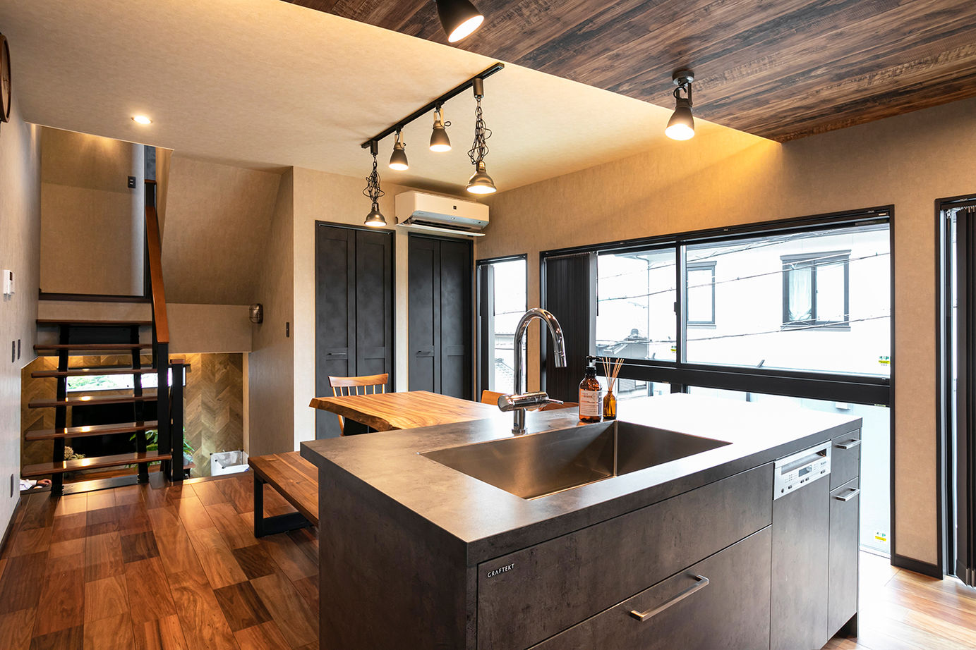 Art Yoshikawa設計事務所 吉川住建 【1000万円台|間取り図|ビルトインガレージ】テーマは「インダストリアル」、屋上庭園も！の建築実例画像19