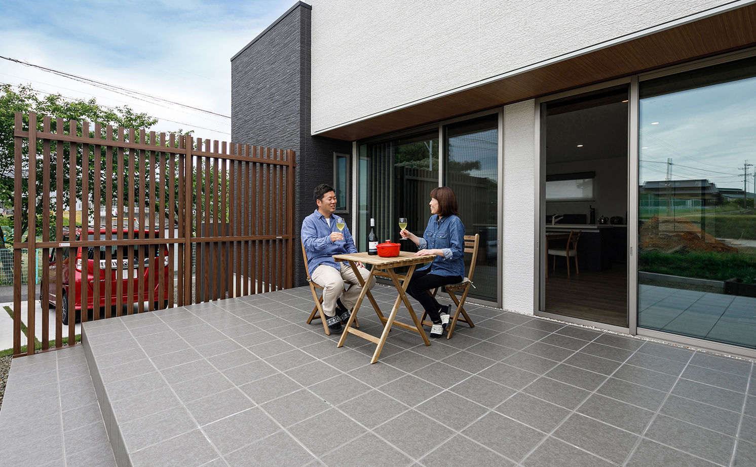 Art Yoshikawa設計事務所 吉川住建 【豊田市|2000万円台|平屋|テクノストラクチャー】約14.5畳のタイルデッキと21.7畳のLDKの大空間の家の建築実例画像2