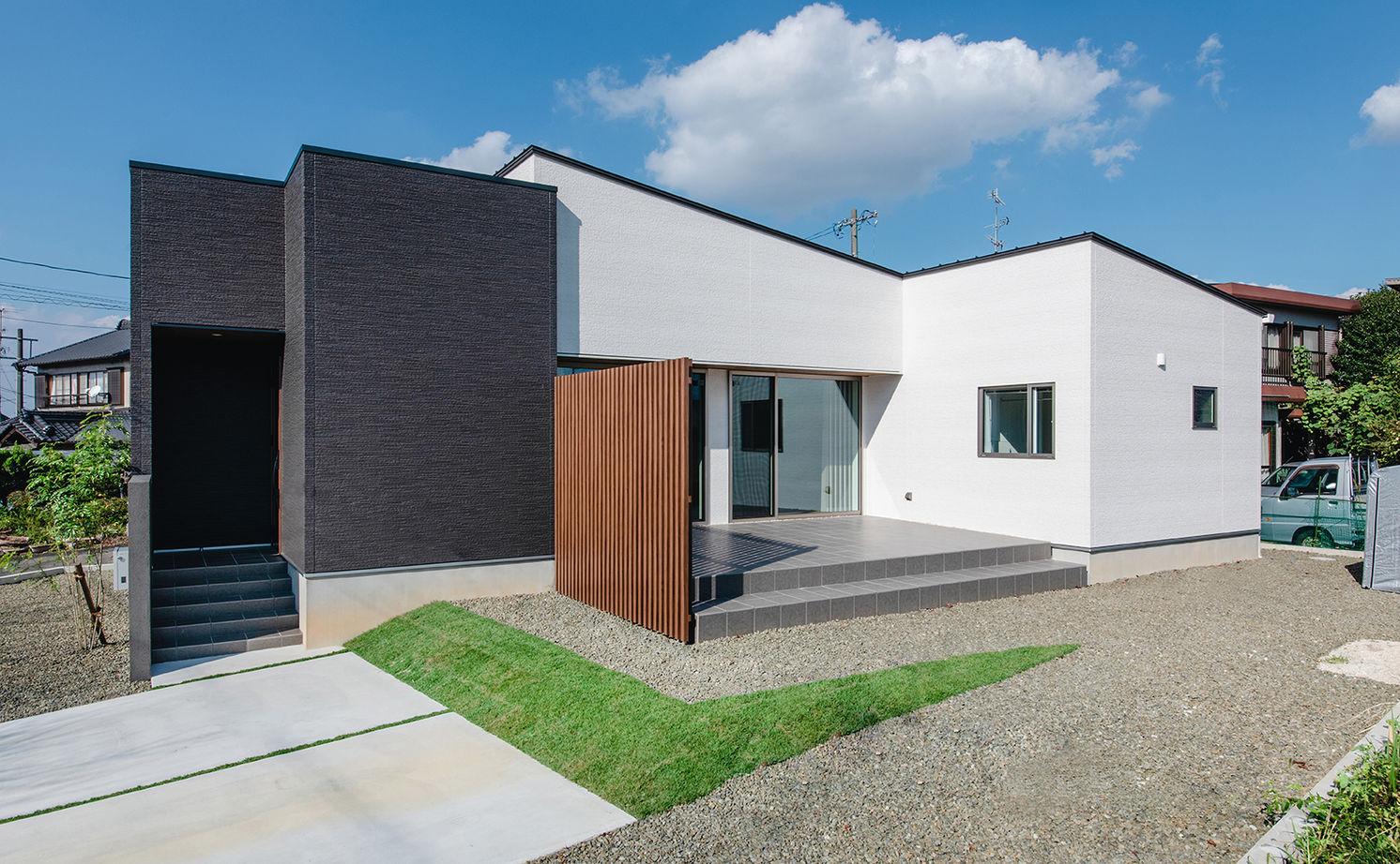 Art Yoshikawa設計事務所 吉川住建 【豊田市|2000万円台|平屋|テクノストラクチャー】約14.5畳のタイルデッキと21.7畳のLDKの大空間の家の建築実例画像3