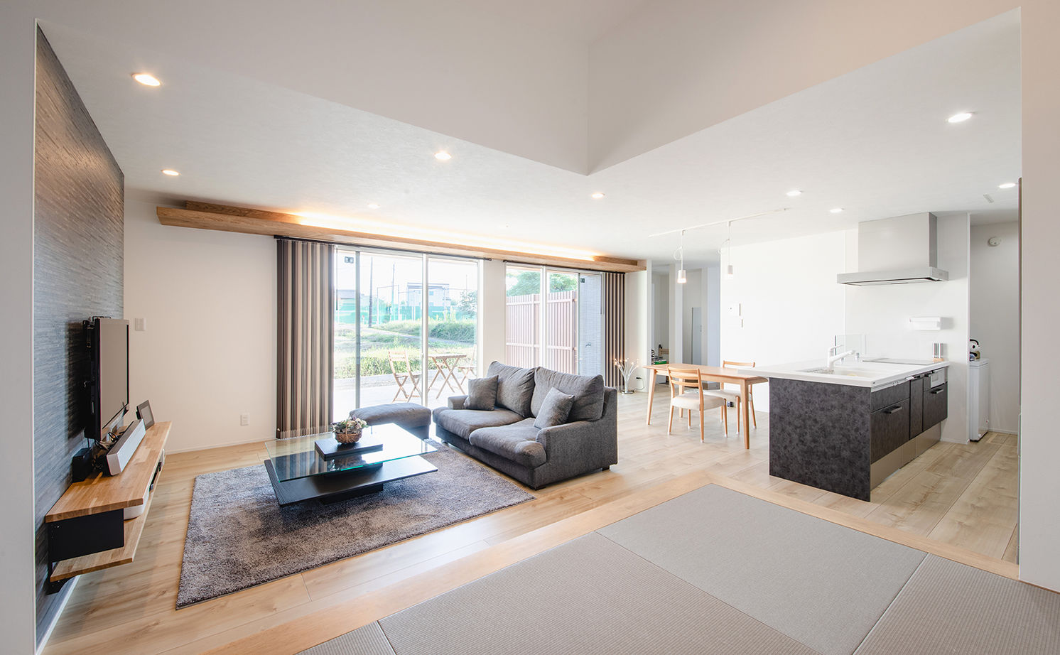 Art Yoshikawa設計事務所 吉川住建 【豊田市|2000万円台|平屋|テクノストラクチャー】約14.5畳のタイルデッキと21.7畳のLDKの大空間の家の建築実例画像8