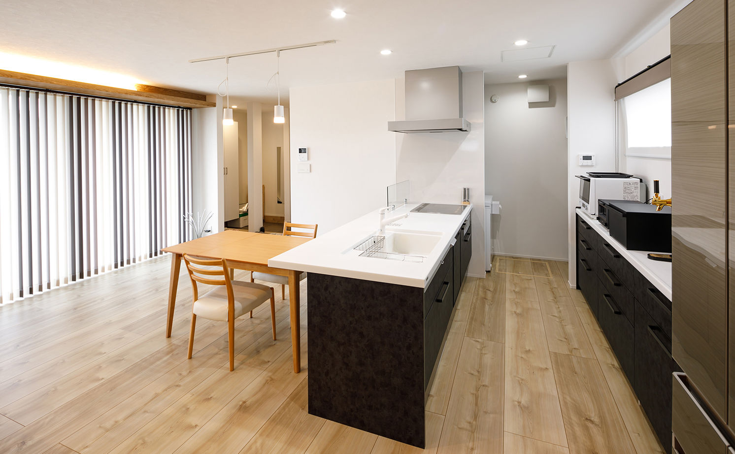 Art Yoshikawa設計事務所 吉川住建 【豊田市|2000万円台|平屋|テクノストラクチャー】約14.5畳のタイルデッキと21.7畳のLDKの大空間の家の建築実例画像9