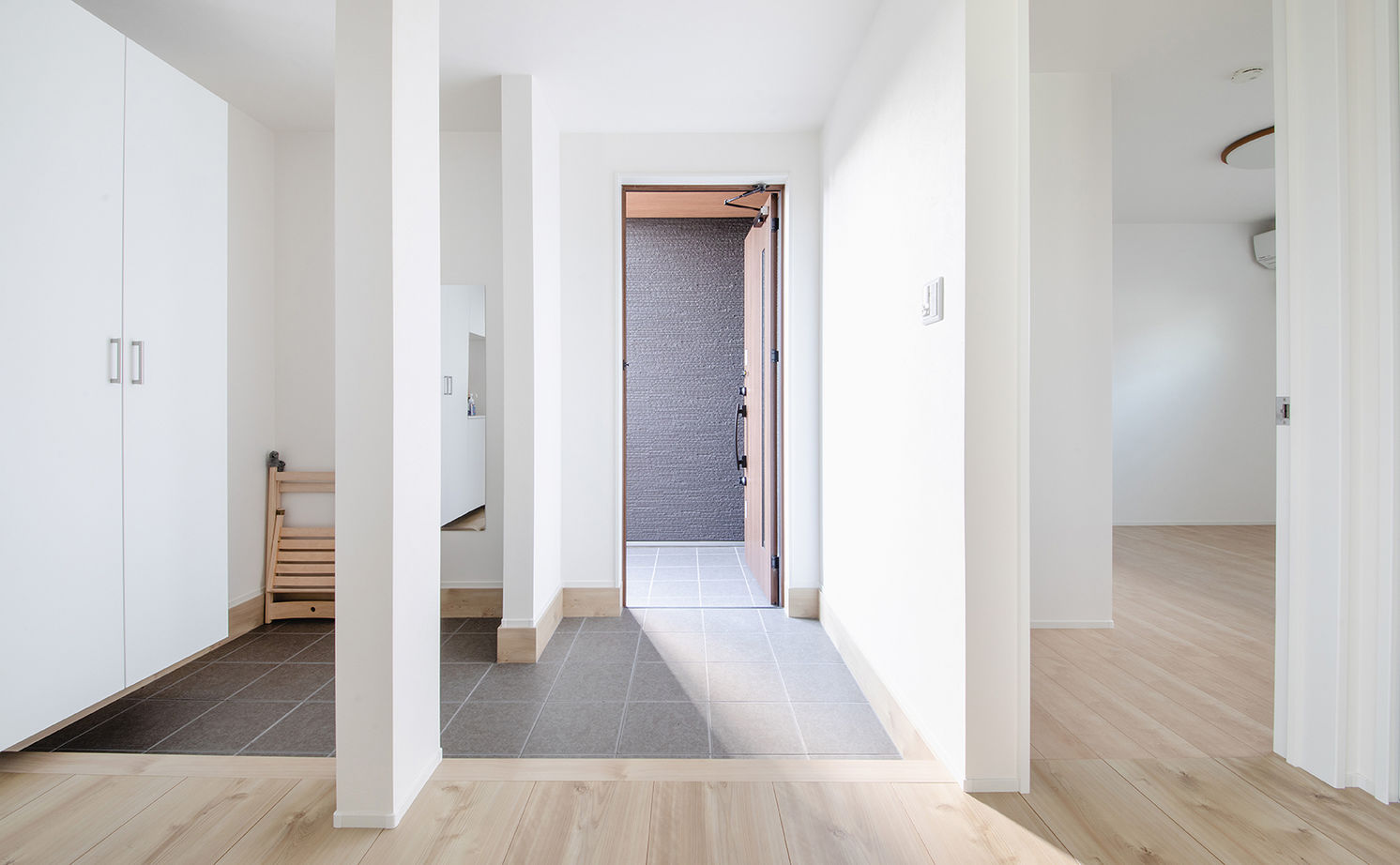 Art Yoshikawa設計事務所 吉川住建 【豊田市|2000万円台|平屋|テクノストラクチャー】約14.5畳のタイルデッキと21.7畳のLDKの大空間の家の建築実例画像19