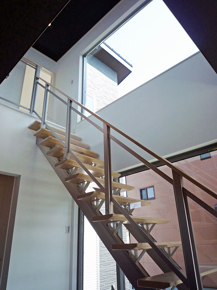 Art Yoshikawa設計事務所 吉川住建 【豊田市|2000万円台|30坪台|バーのような家】外観や黒を基調としたリビングがクールな家の建築実例画像7