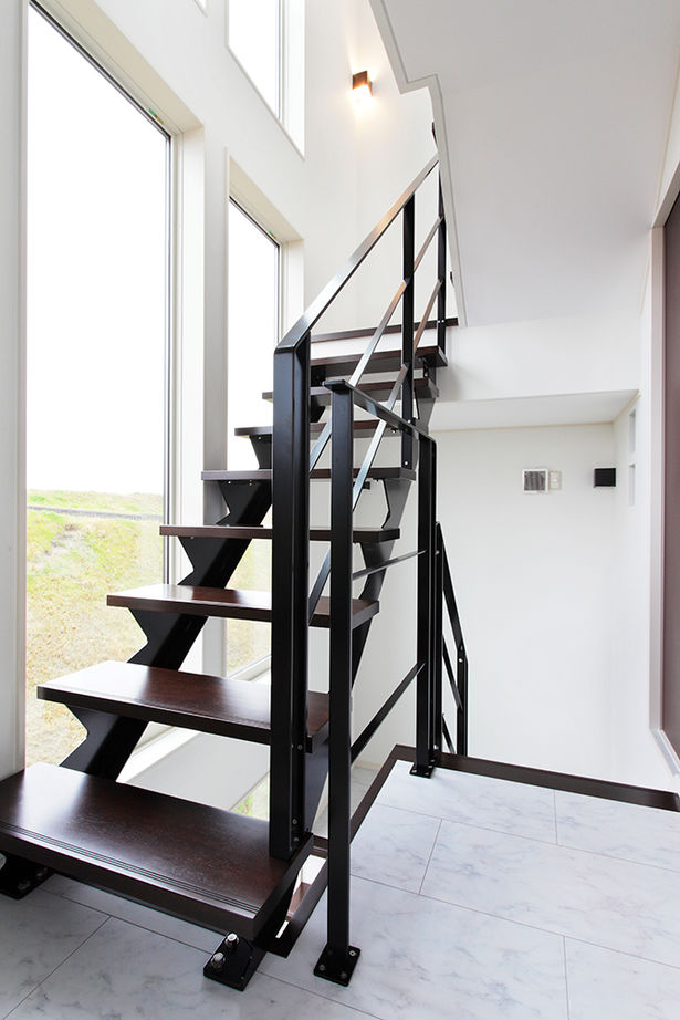 Art Yoshikawa設計事務所 吉川住建 【岡崎市|3000万円台|3階建て|インナーバルコニー】スリット窓が印象的なスタイリッシュ3階建ての建築実例画像2