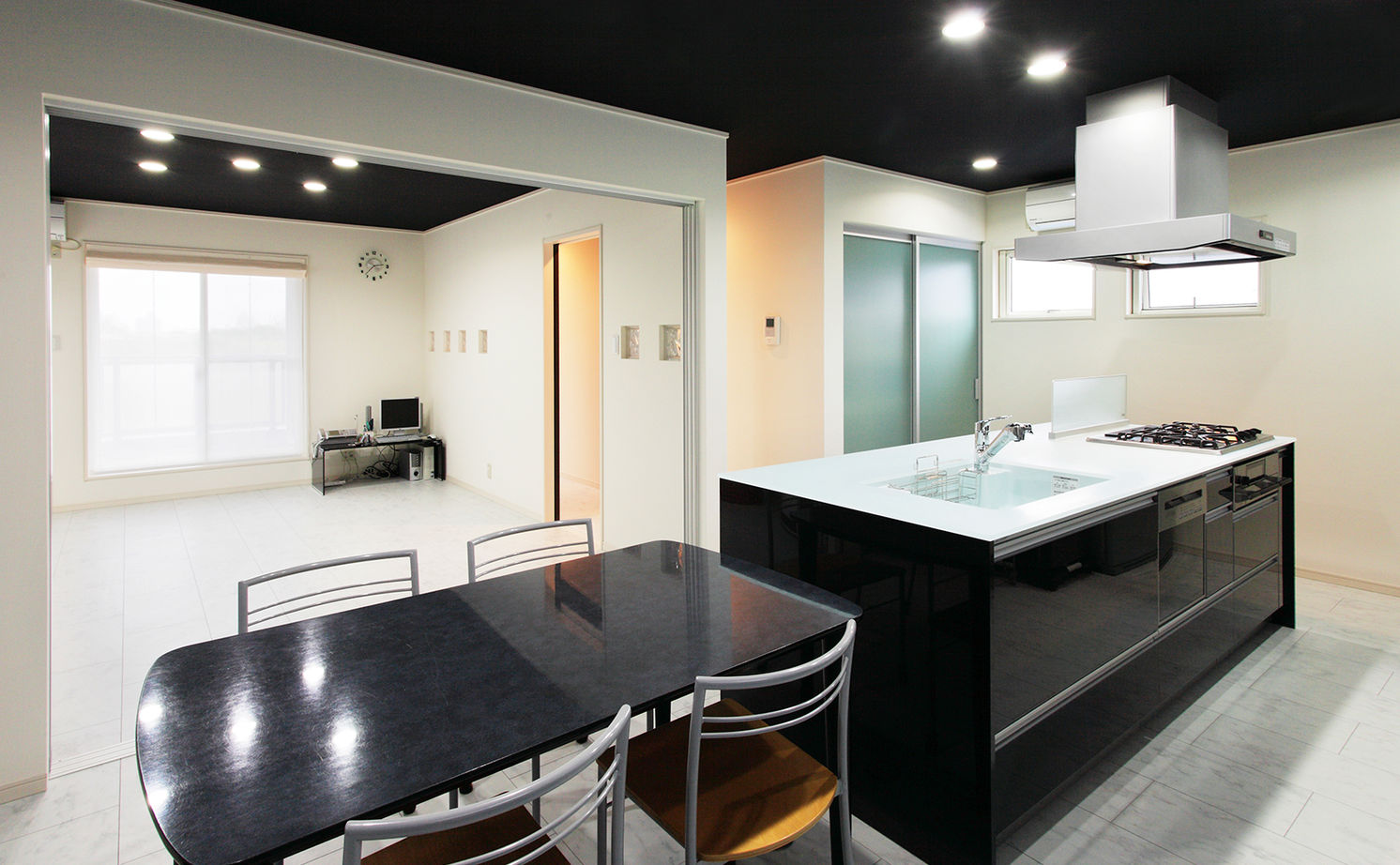 Art Yoshikawa設計事務所 吉川住建 【岡崎市|3000万円台|3階建て|インナーバルコニー】スリット窓が印象的なスタイリッシュ3階建ての建築実例画像3