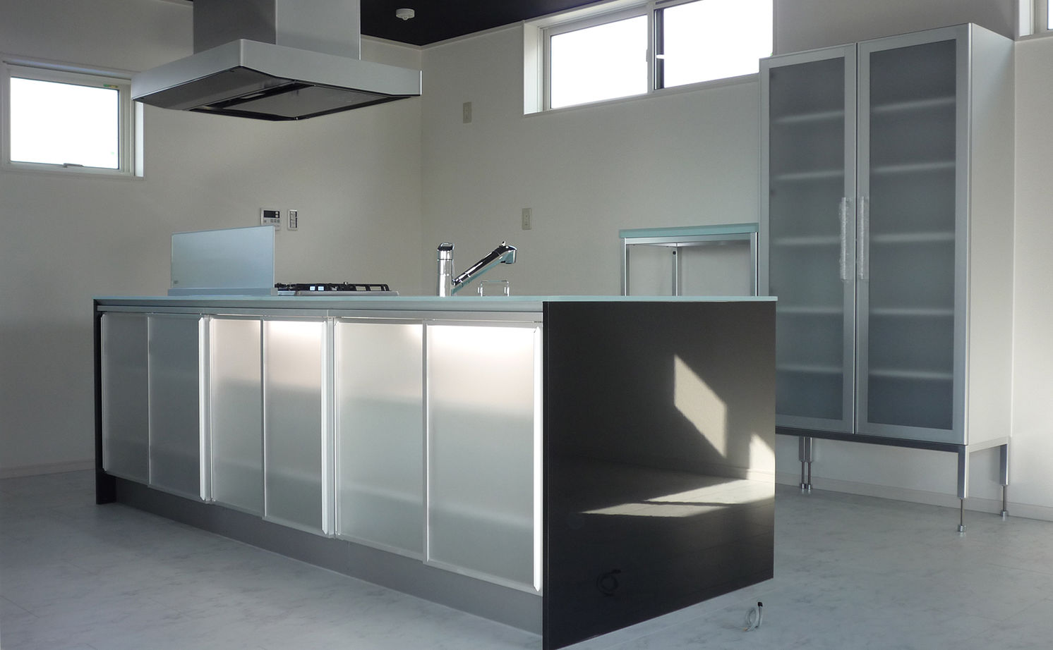 Art Yoshikawa設計事務所 吉川住建 【岡崎市|3000万円台|3階建て|インナーバルコニー】スリット窓が印象的なスタイリッシュ3階建ての建築実例画像9