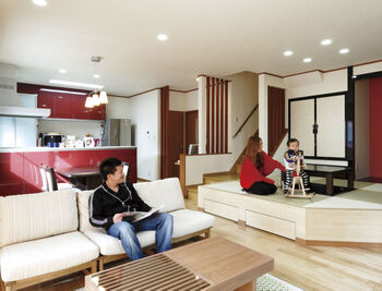 Art Yoshikawa設計事務所 吉川住建 職人技が光る手塗りの壁の畳コーナーは、家族の安らぎの空間。「和」好きが選んだ和モダンの家の建築実例画像2