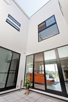 Art Yoshikawa設計事務所 吉川住建 モダンなデザインで機能的。サンルームやファミリールームのある間取りで家族みんなが快適に暮らせる家の建築実例画像5