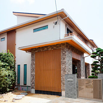 Art Yoshikawa設計事務所 吉川住建 提案された『イマガワ』の木材の肌ざわりや美しさを「日々実感します」。子育て、家事楽動線で暮らし快適にの建築実例画像2