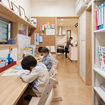 Art Yoshikawa設計事務所 吉川住建 提案された『イマガワ』の木材の肌ざわりや美しさを「日々実感します」。子育て、家事楽動線で暮らし快適にの建築実例画像4