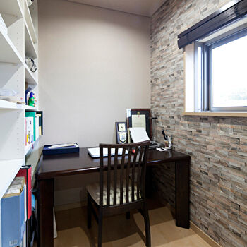 Art Yoshikawa設計事務所 吉川住建 提案された『イマガワ』の木材の肌ざわりや美しさを「日々実感します」。子育て、家事楽動線で暮らし快適にの建築実例画像8