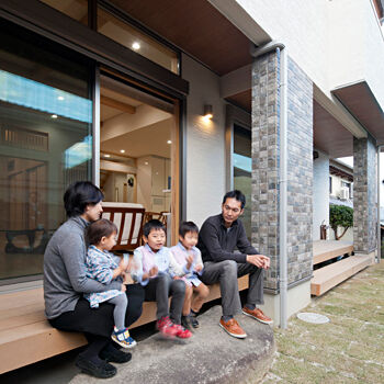 Art Yoshikawa設計事務所 吉川住建 提案された『イマガワ』の木材の肌ざわりや美しさを「日々実感します」。子育て、家事楽動線で暮らし快適にの建築実例画像10