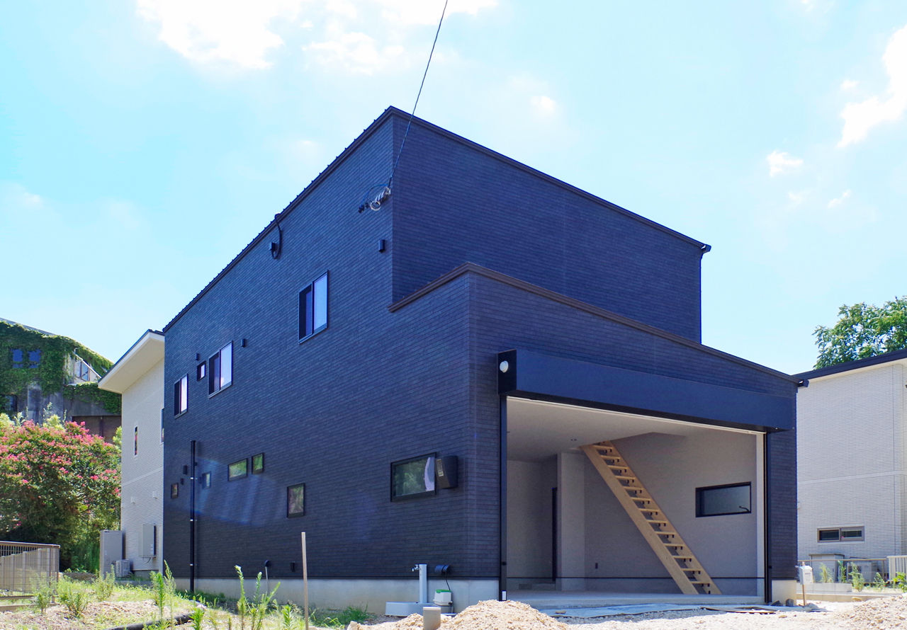 Art Yoshikawa設計事務所 吉川住建 【日進市|2000万円台|テクノストラクチャー|ビルトインガレージ】大型SUVが並ぶ車好き夫婦のガレージハウスの建築実例画像1