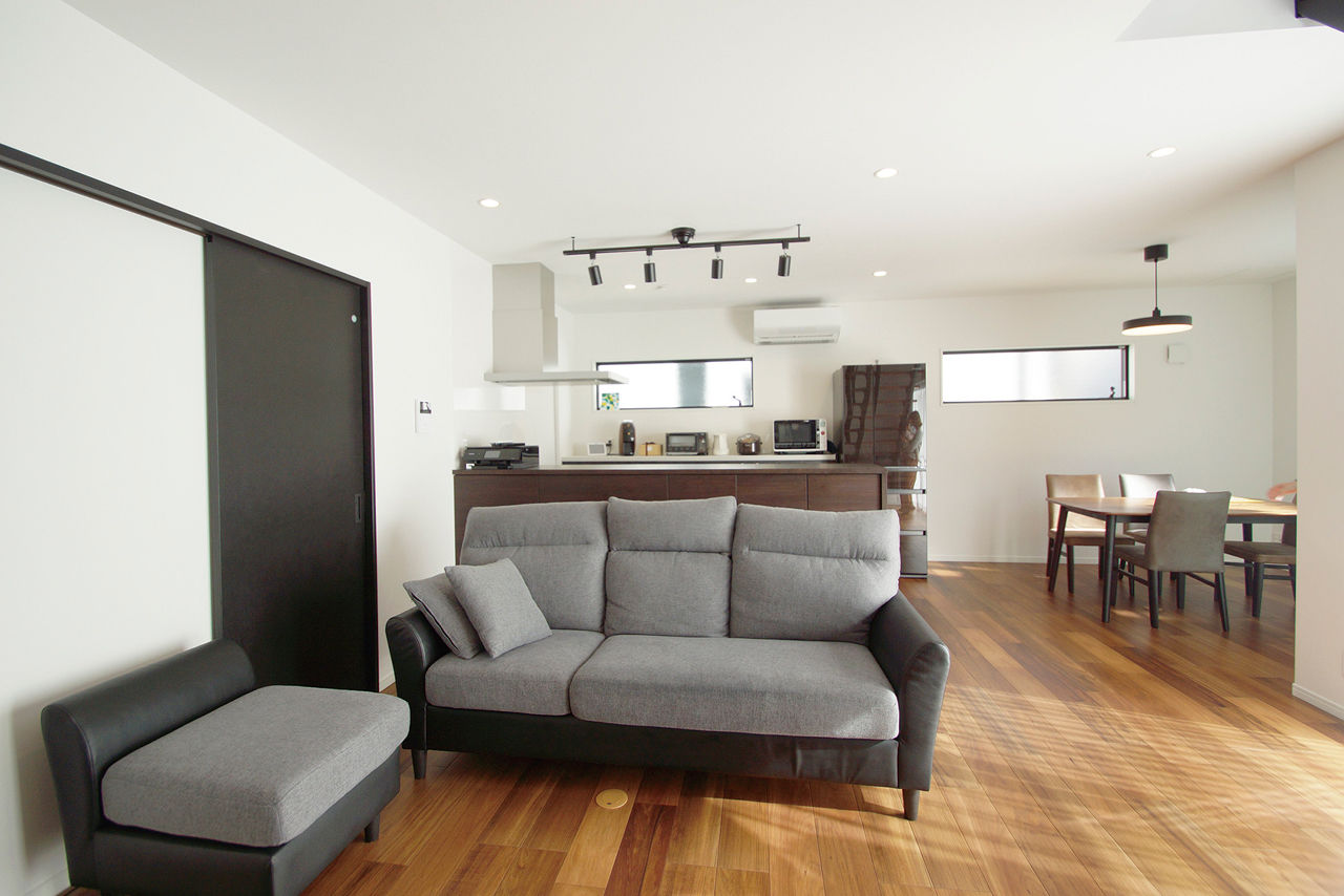 Art Yoshikawa設計事務所 吉川住建 【日進市|2000万円台|テクノストラクチャー|ビルトインガレージ】大型SUVが並ぶ車好き夫婦のガレージハウスの建築実例画像3