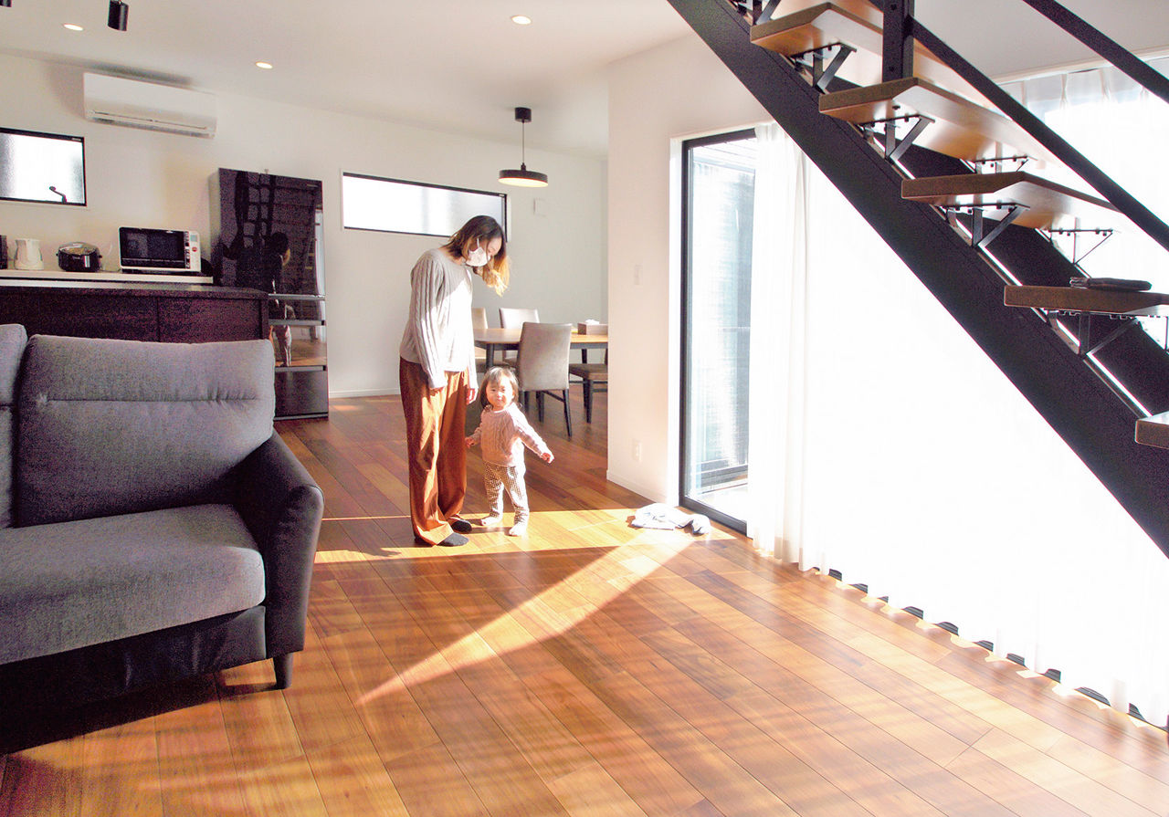 Art Yoshikawa設計事務所 吉川住建 【日進市|2000万円台|テクノストラクチャー|ビルトインガレージ】大型SUVが並ぶ車好き夫婦のガレージハウスの建築実例画像4