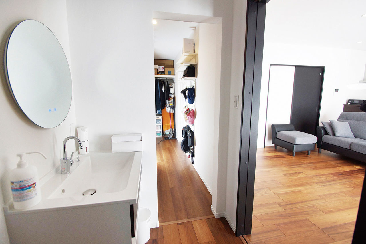 Art Yoshikawa設計事務所 吉川住建 【日進市|2000万円台|テクノストラクチャー|ビルトインガレージ】大型SUVが並ぶ車好き夫婦のガレージハウスの建築実例画像5