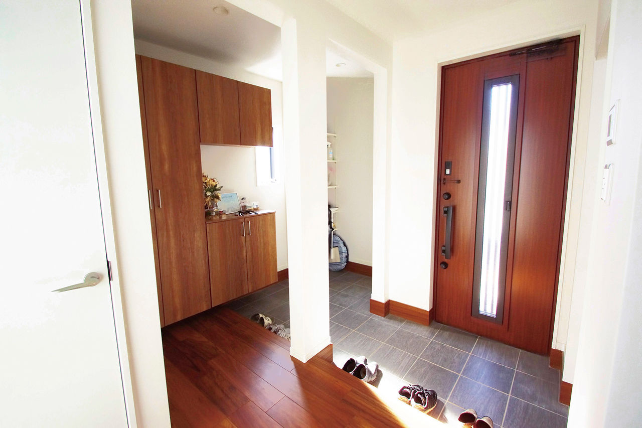 Art Yoshikawa設計事務所 吉川住建 【日進市|2000万円台|テクノストラクチャー|ビルトインガレージ】大型SUVが並ぶ車好き夫婦のガレージハウスの建築実例画像8