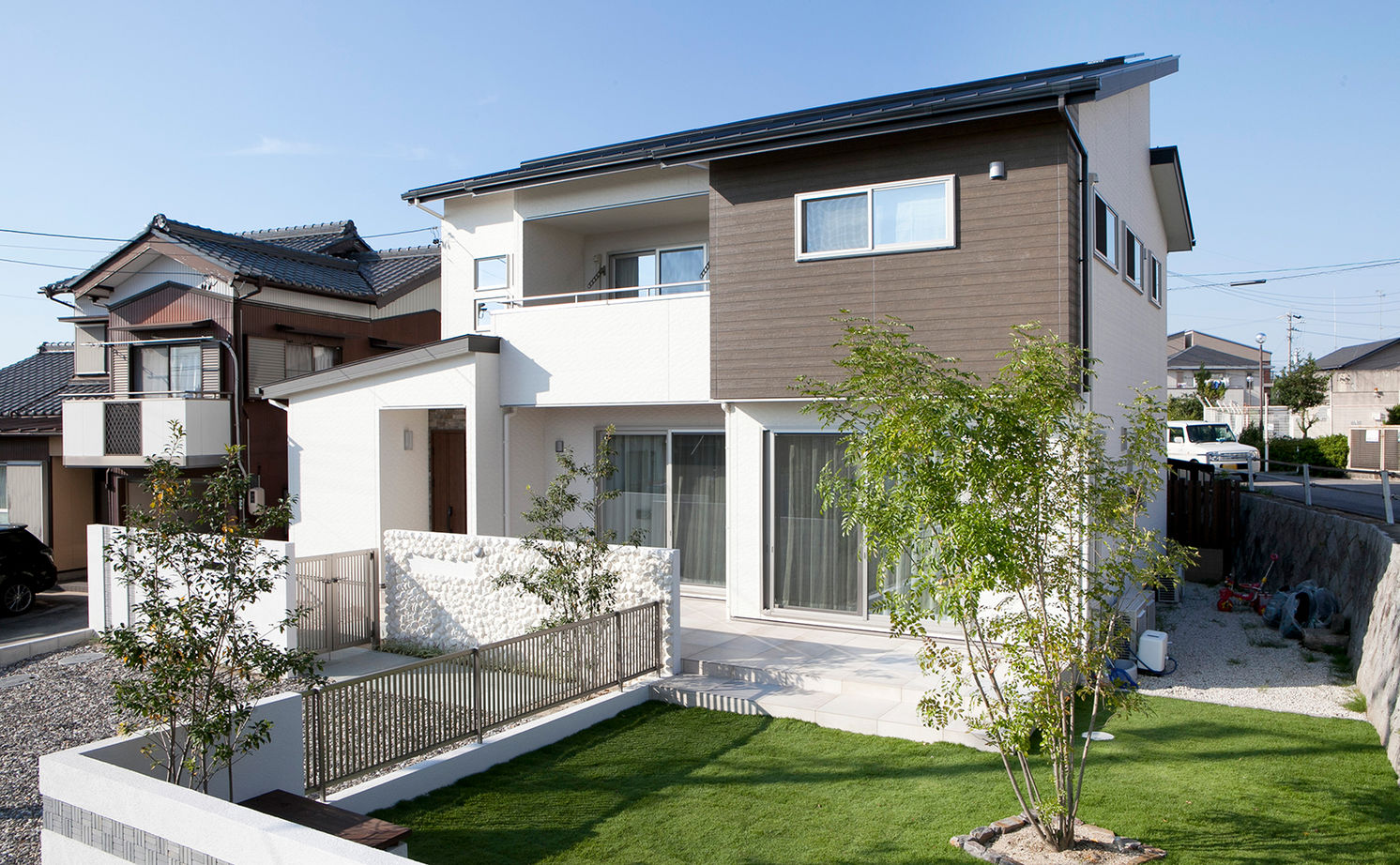 Art Yoshikawa設計事務所 吉川住建 【西尾市|2000万円台|テクノストラクチャー】休日は家族と広いテラスや庭で。この大空間がテクノの家の建築実例画像2