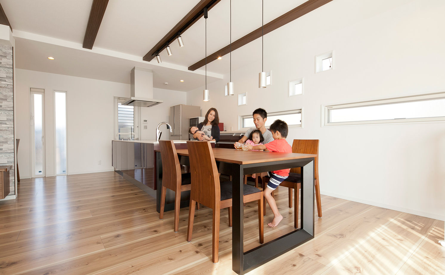 Art Yoshikawa設計事務所 吉川住建 【西尾市|2000万円台|テクノストラクチャー】休日は家族と広いテラスや庭で。この大空間がテクノの家の建築実例画像3